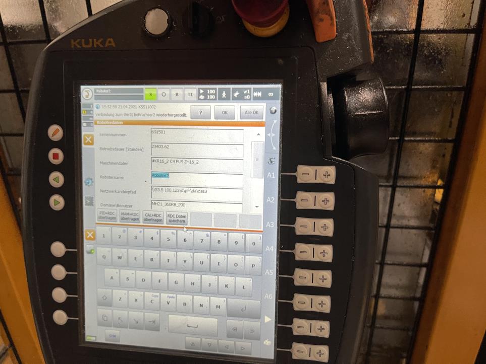 Gepflegte Bearbeitungszentren und Roboter eines Automobilzulieferers-5